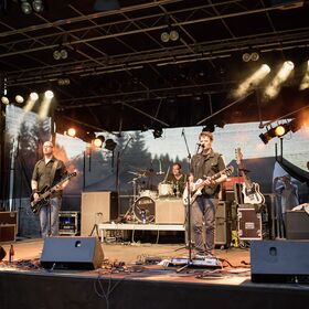 veranstaltungstechnik-harmonic-sound-konzert-buehne-buehnentechnik